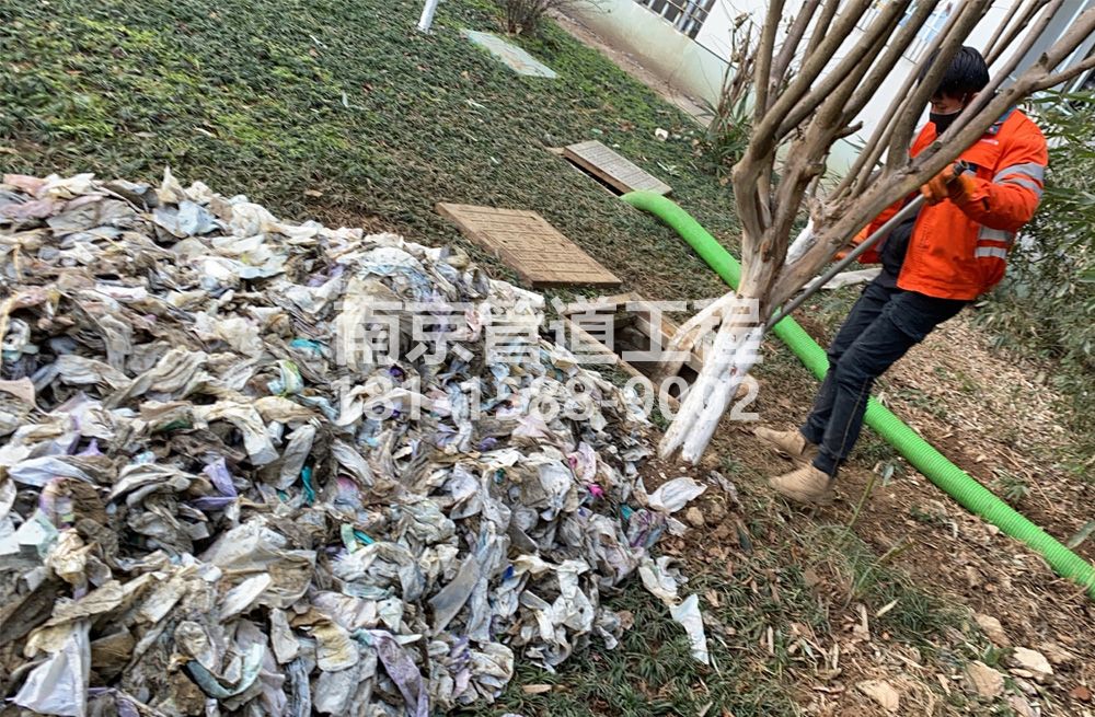 315金山化粪池垃圾清理